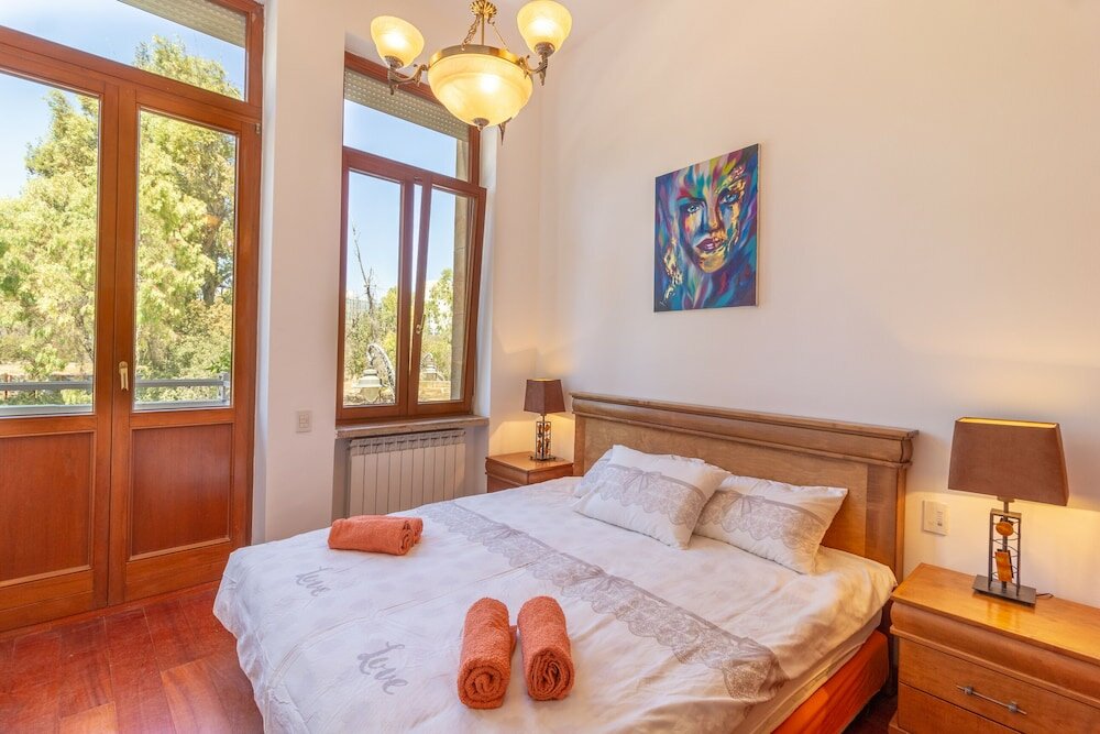 Фото Art apartment in Mamila