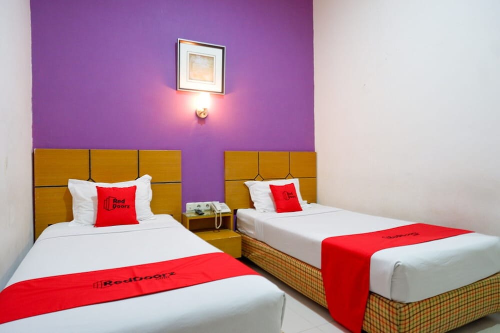 Фото RedDoorz near Monumen Habibi Ainun