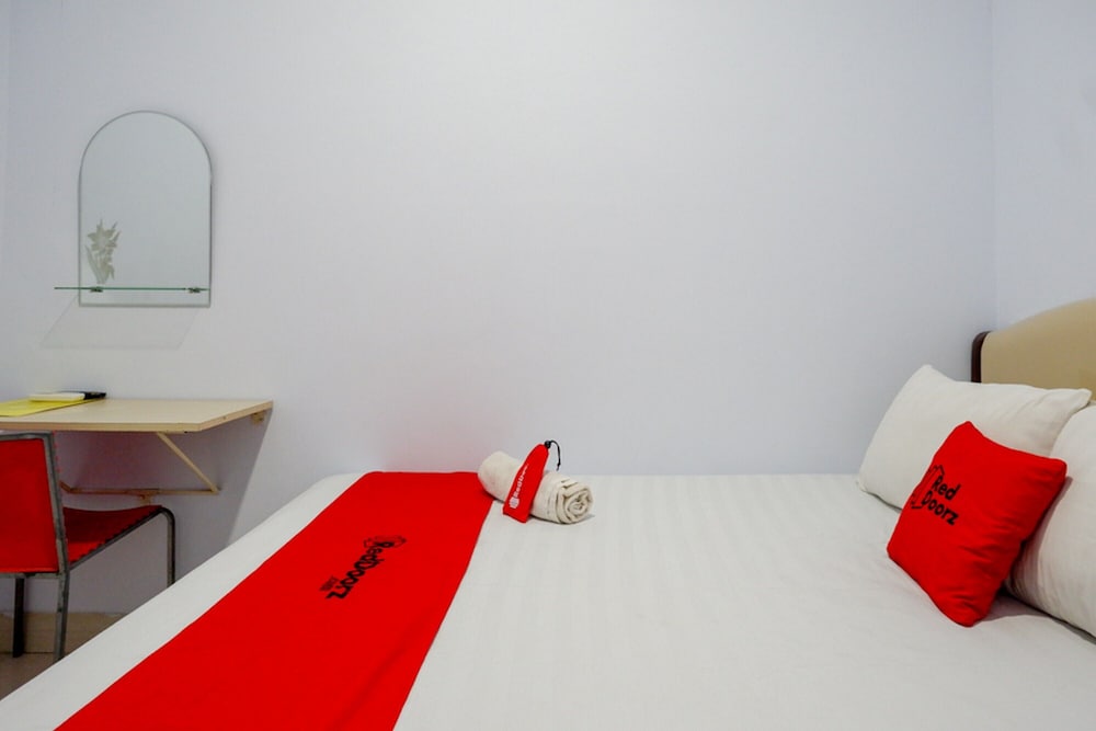 Фото RedDoorz @ Hotel Bravo Pantai Kamali Bau Bau