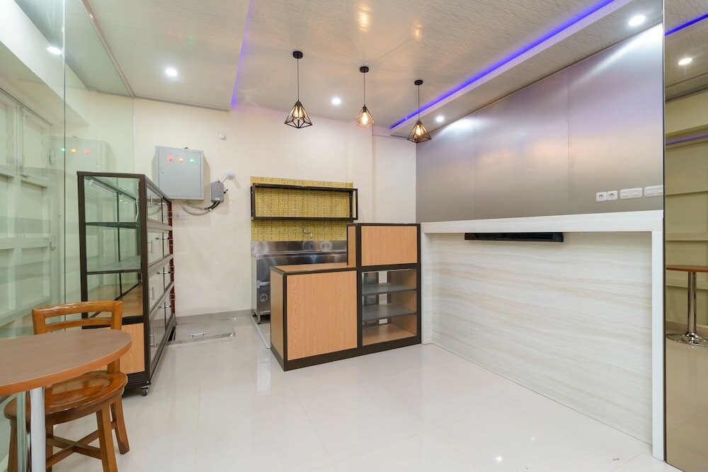 Фото RedDoorz Plus near Rs Rk Charitas 2 Palembang