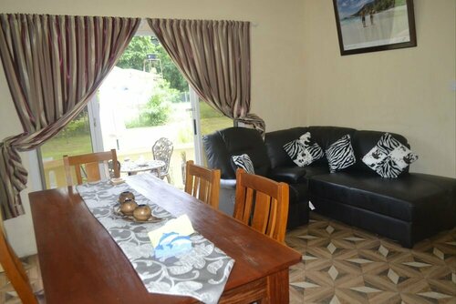 Гостиница My Ozi Perl Self Catering Guest House