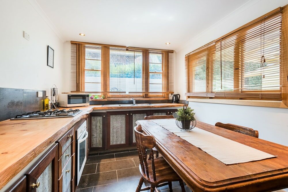 Фото Avalon House