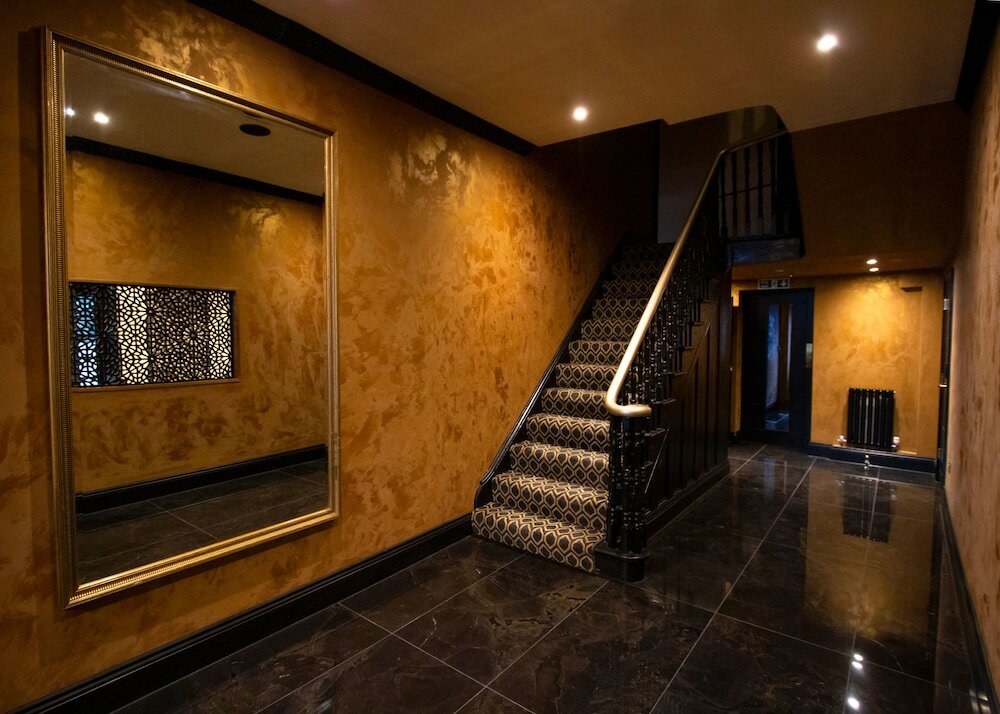 Фото The Hadley Hotel