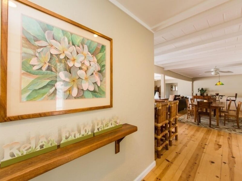 Фото Helen's Beach House 6 Bedroom Home by Redawning