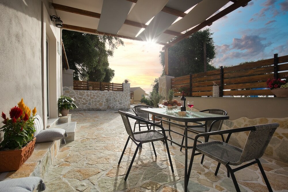 Фото Liz Apartment by CorfuEscapes