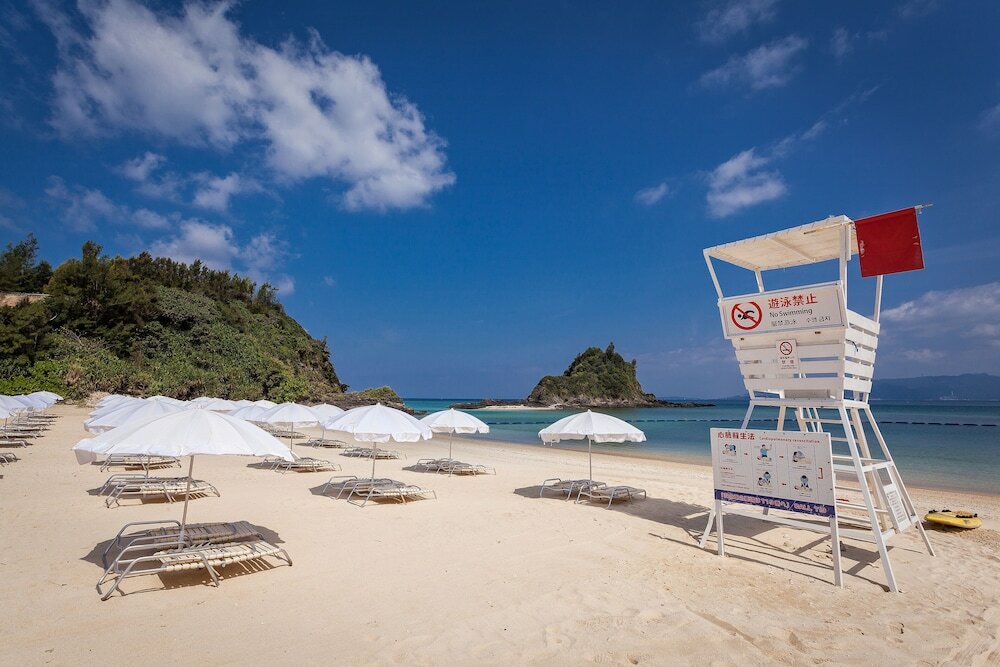 Фото Okinawa Kariyushi Lch Resort on the Beach