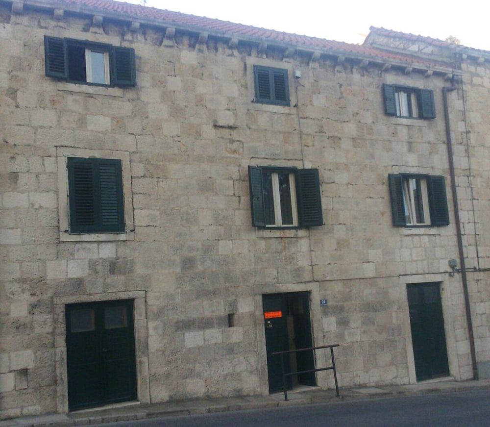 Фото Rooms Garden - Hostel