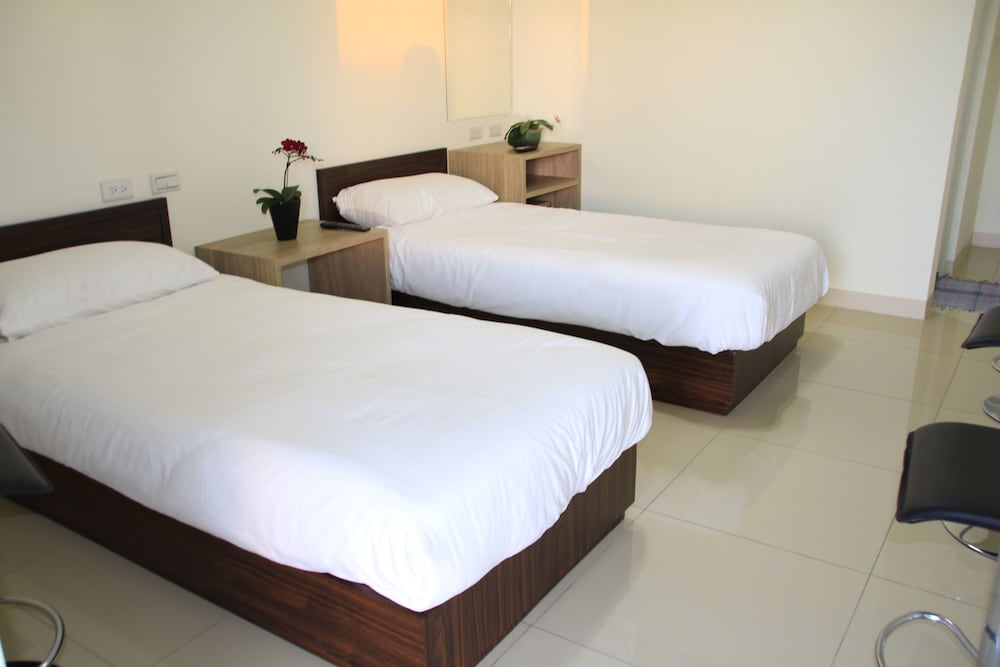 Фото отеля 2