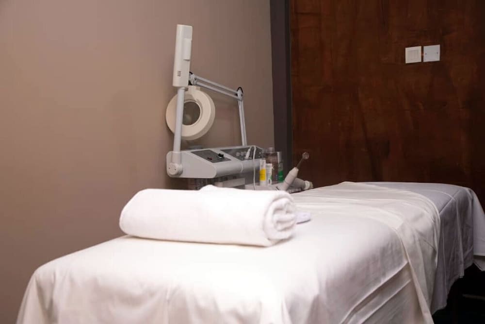 Фото Oak Haven Hotel and Suites