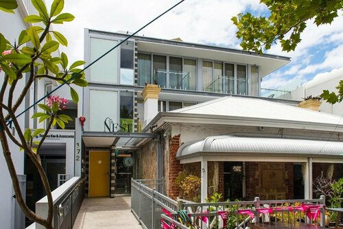 Гостиница The Nest - Trendy Studio near Center with Roof Terrace в Перте