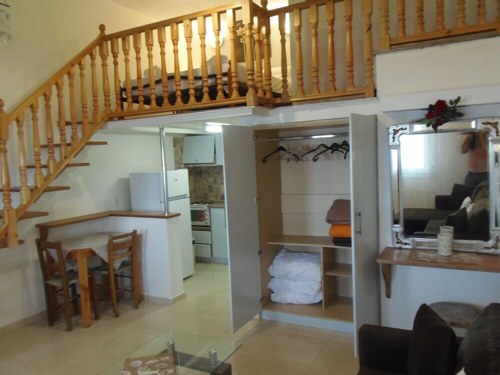 Фото Studios Milos Skopelos