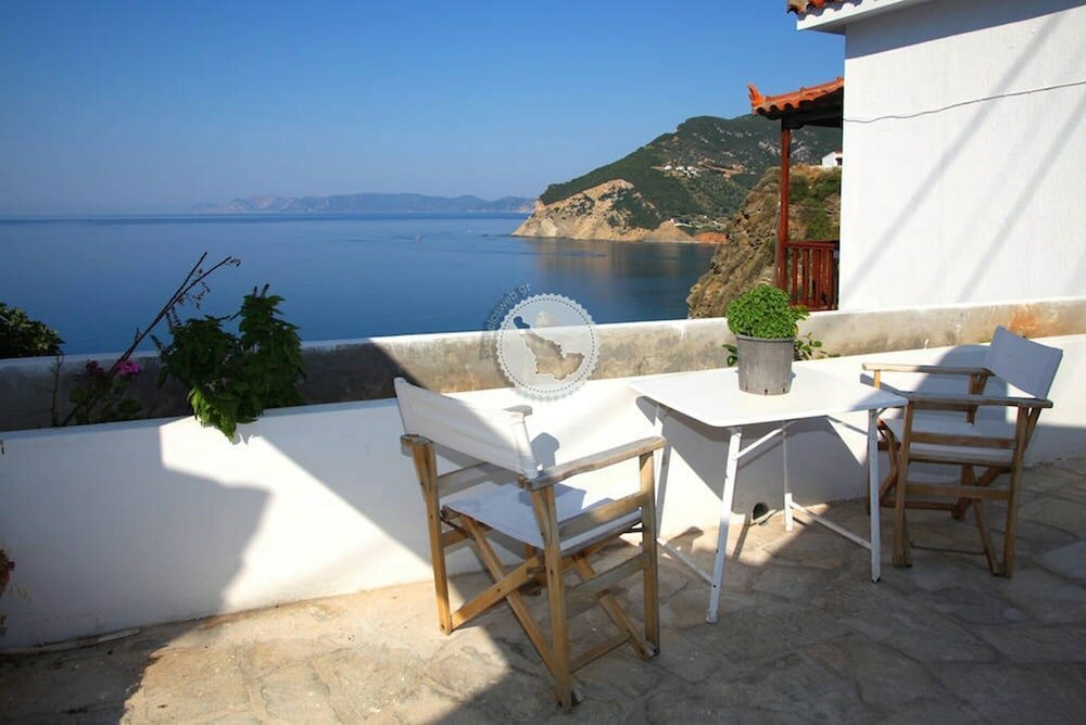 Фото Studios Milos Skopelos