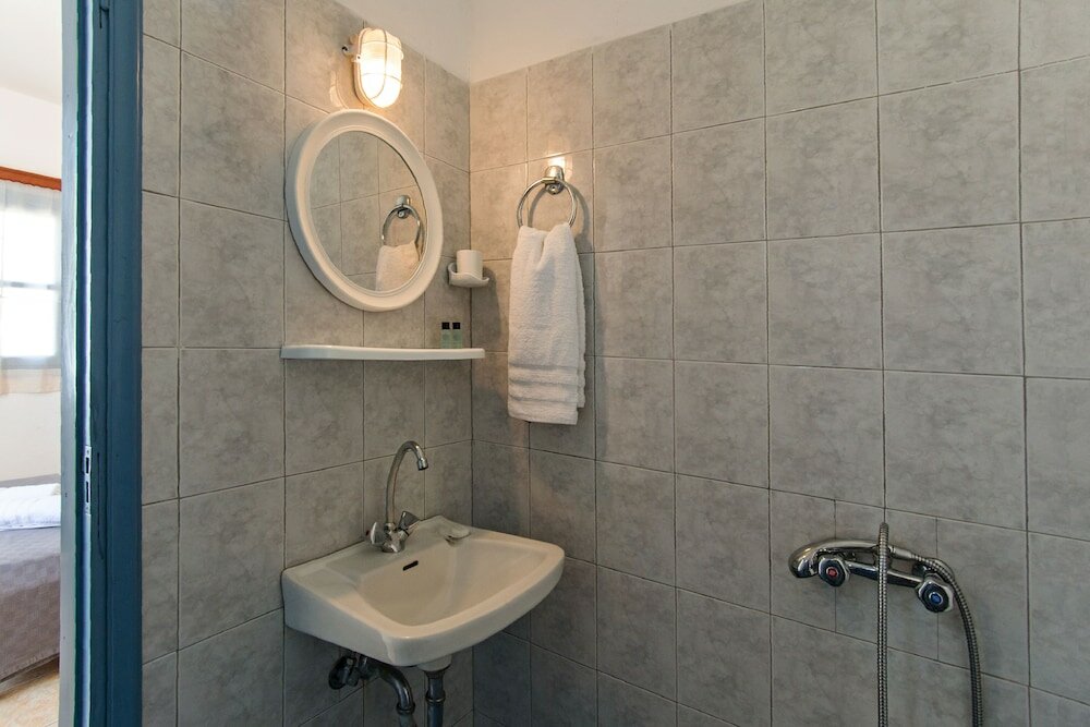 Фото Perigiali Rooms & Apartments Folegandros