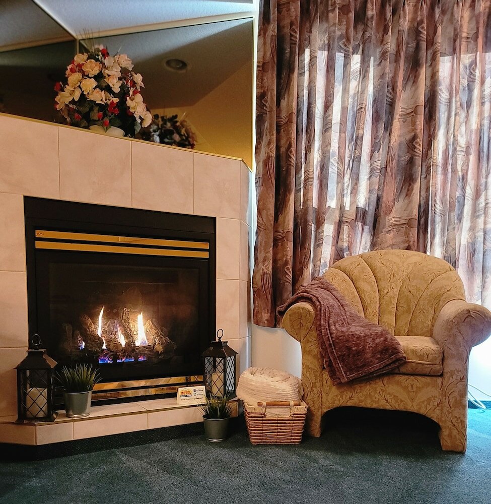 Фото Western Budget Motel Whitecourt 3