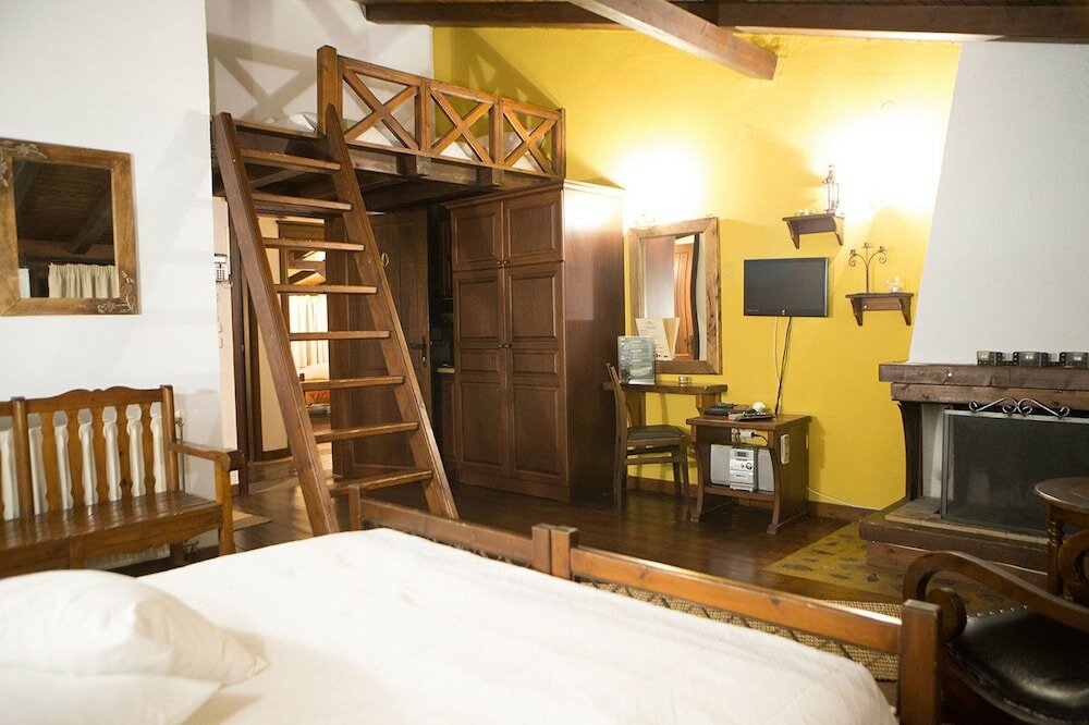 Фото Oikoperiigitis Hotel