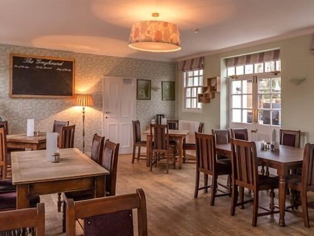 Фото The Greyhound Wigginton