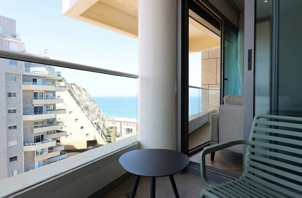 Фото West All Suite