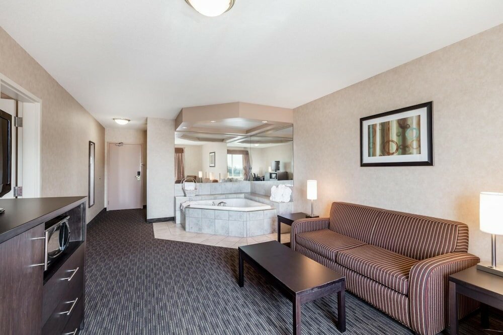 Фото Ramada by Wyndham Estevan