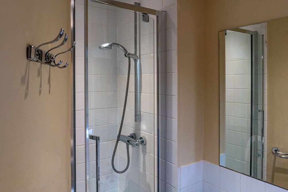 Фото The George Inn and The Plaine