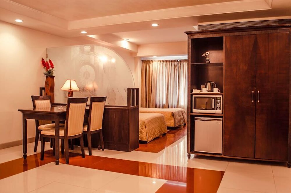 Фото Fabhotel Ambience Executive