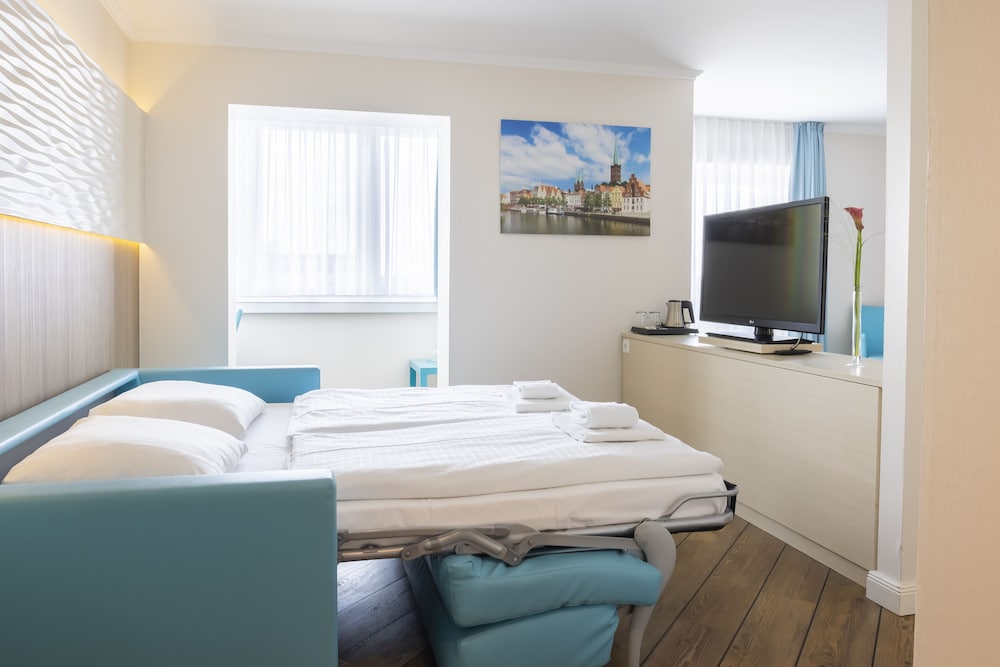 Фото Hotel Vier Jahreszeiten Lübeck