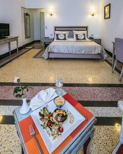 Гостиница Majestic Hotel