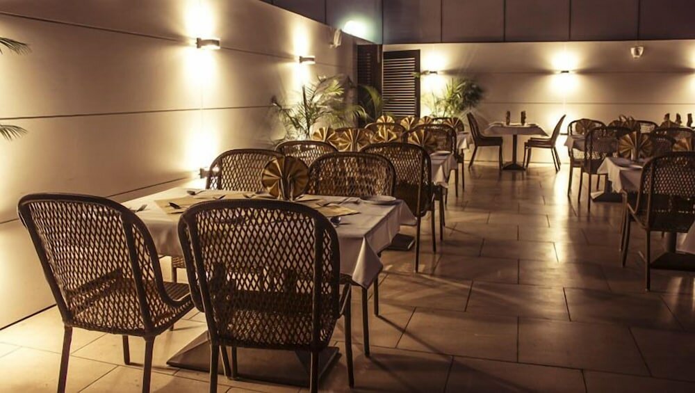 Фото Fabhotel Ambience Executive