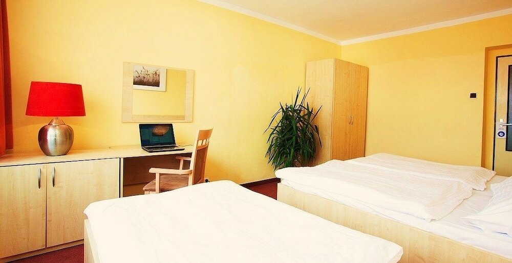 Фото Hotel Charles Central