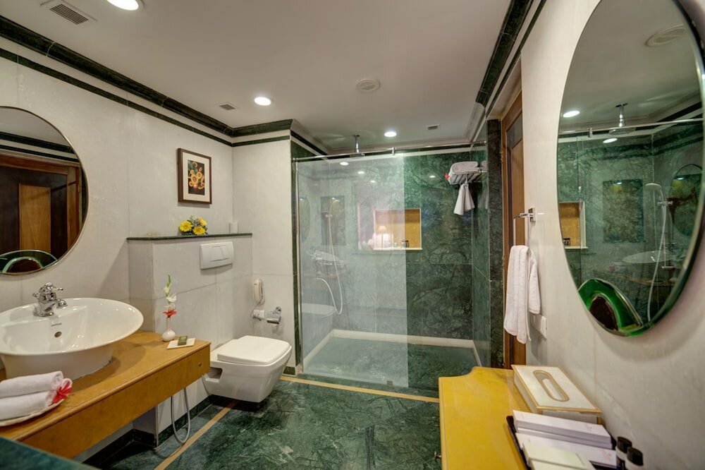 Фото Ramada by Wyndham Udaipur Resort and SPA