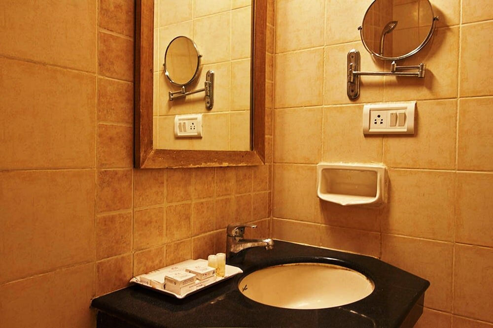 Фото Hotel Roopa