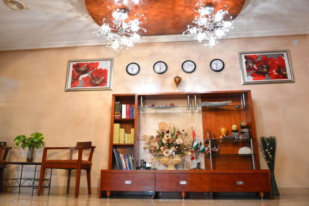 Фото Quiet Pools Inn and Residence