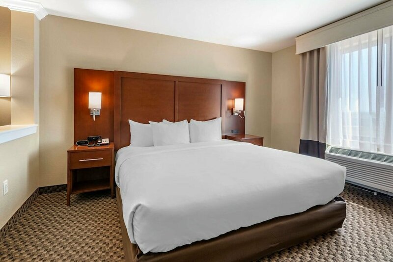 Гостиница Comfort Suites Broomfield-Boulder/Interlocken в Брумфилде