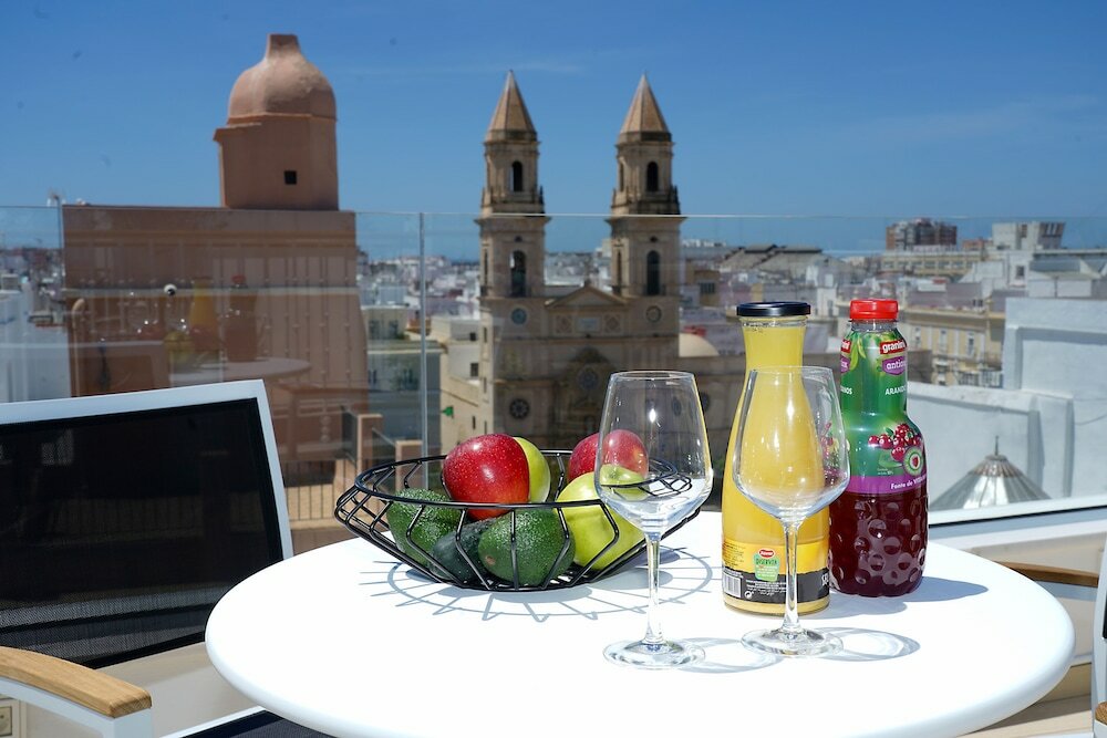 Фото Plaza Mina Suites - Adults Recommended