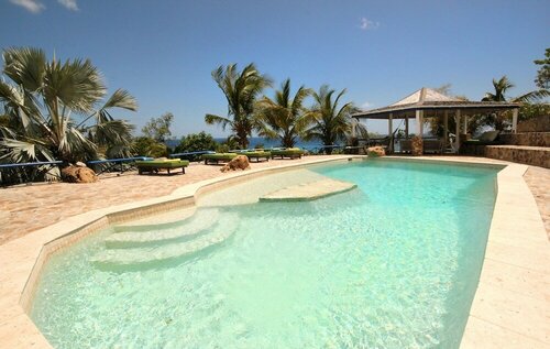 Гостиница The Carib House 5 Bedrooms And Pool Close To Beach