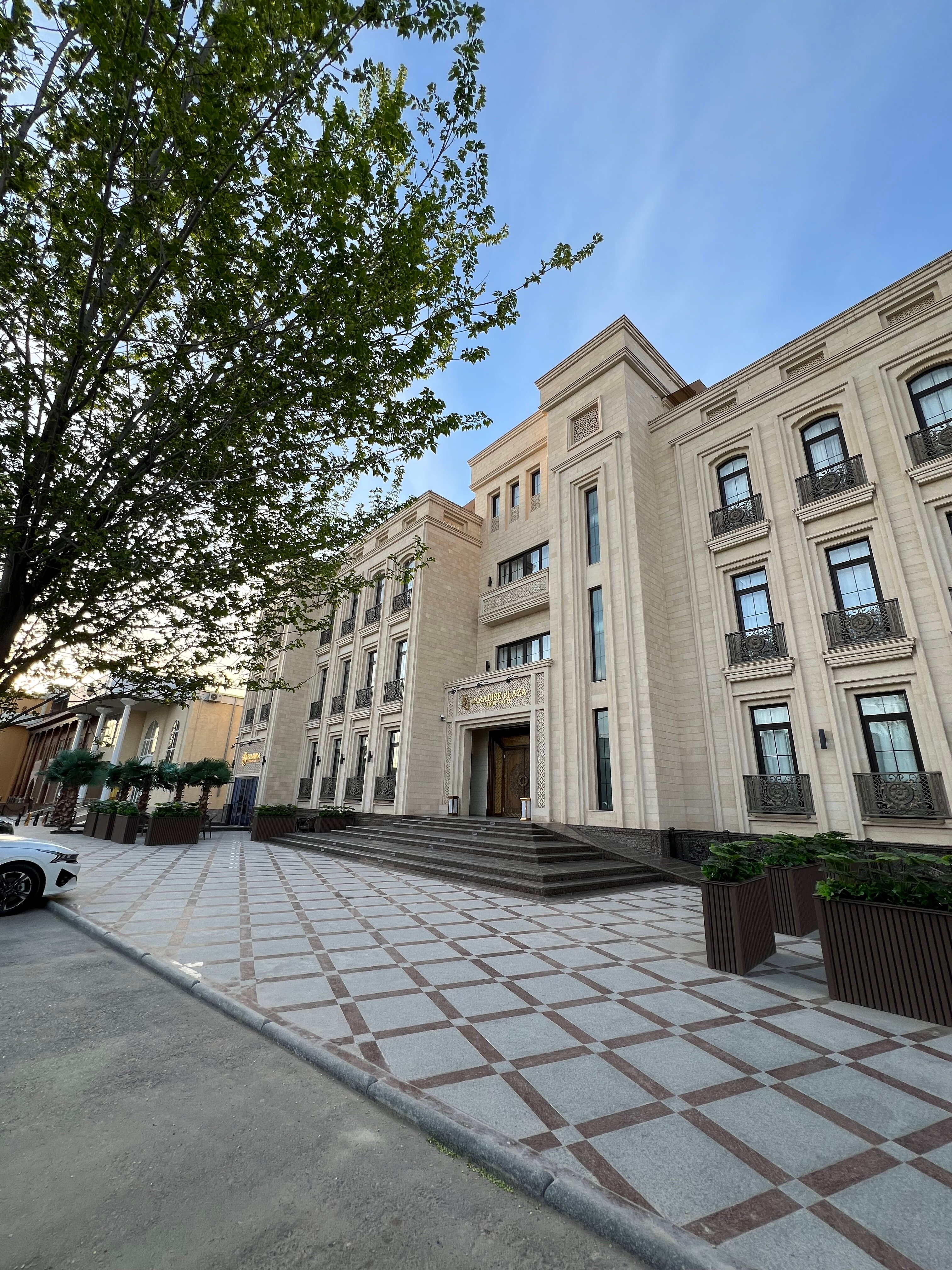 Фото Paradise Plaza Luxury Hotel