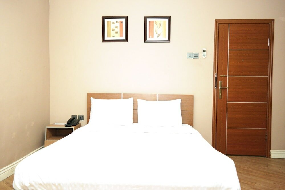 Фото Quiet Pools Inn and Residence