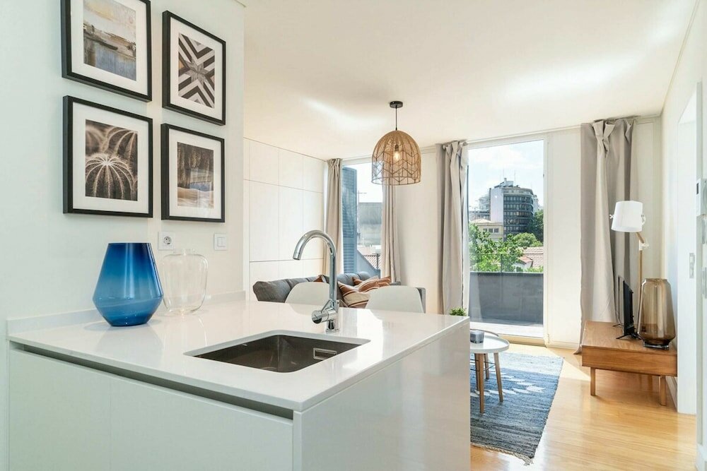 Фото Modern 1bd w Ac & Balcony