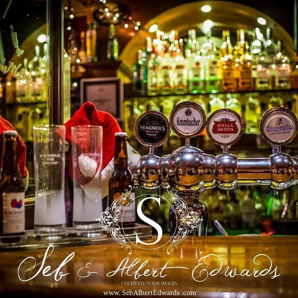 Фото Pigeon Beach Hotel Apartments