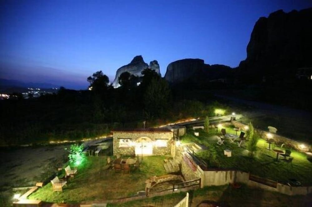 Фото Epavlis Meteora Suites Hotel