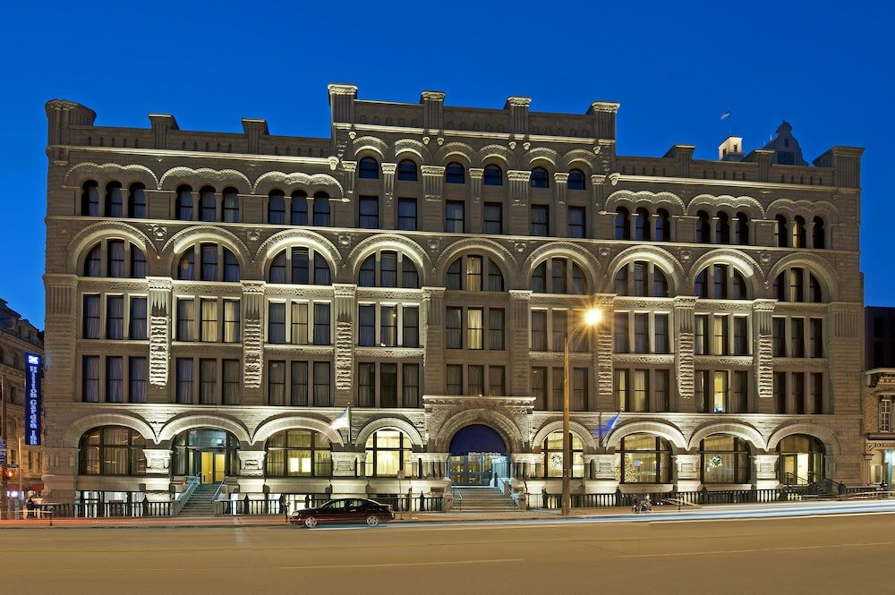 Фото Hilton Garden Inn Milwaukee Downtown