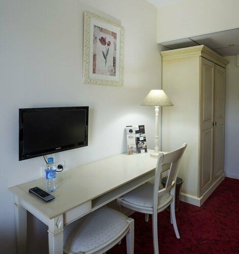 Гостиница Brit Hotel Du Perche в Ножан-ле-Ротру