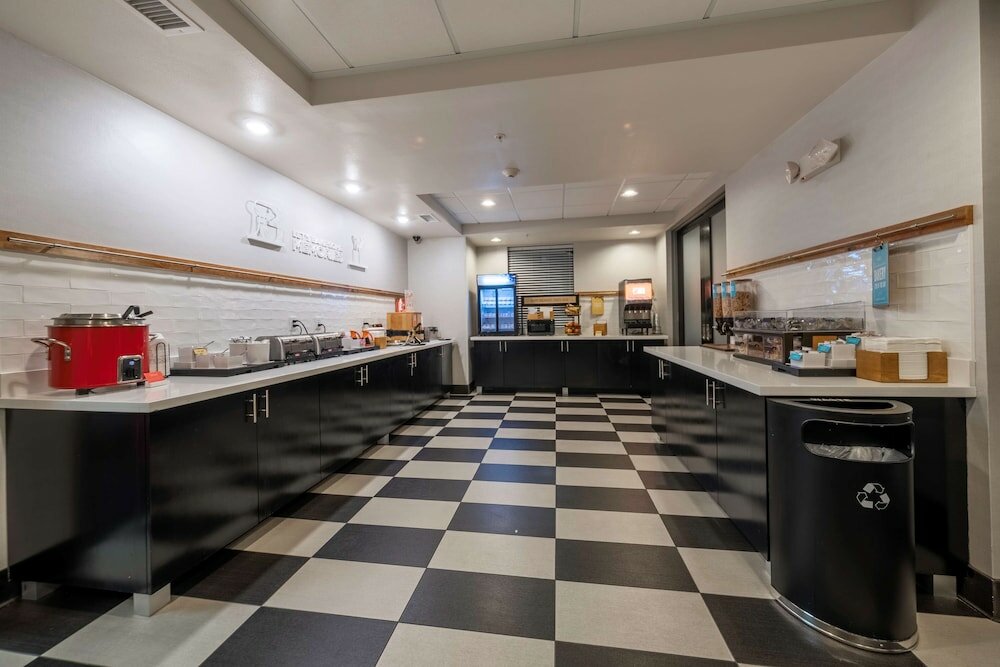 Фото Hampton Inn & Suites DuPont