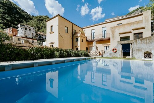 Гостиница Amalfi Resort в Амальфи