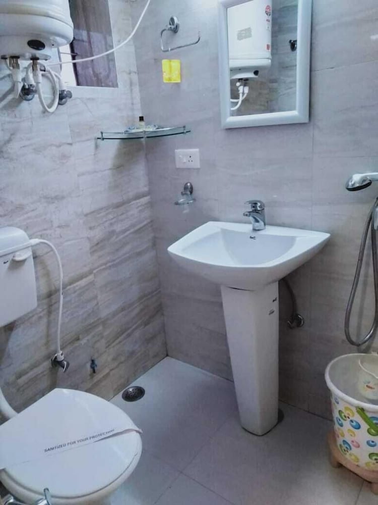 Фото Hotel Pathik