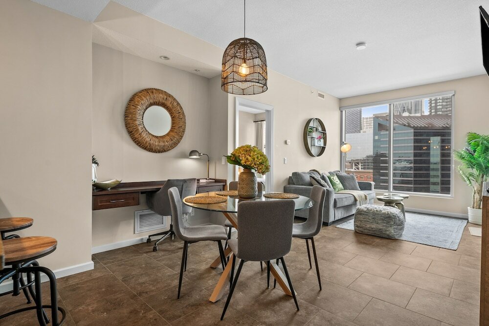 Фото Globalstay. Downtown Calgary Apartments. Free parking