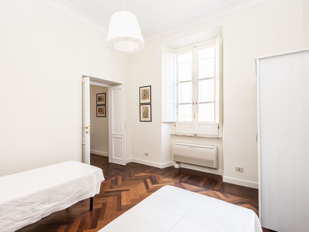 Фото Rsh Luxury Vatican Four Bedroom Apartment