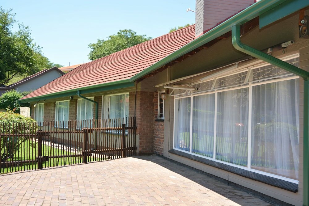 Фото The Swiss Guesthouse