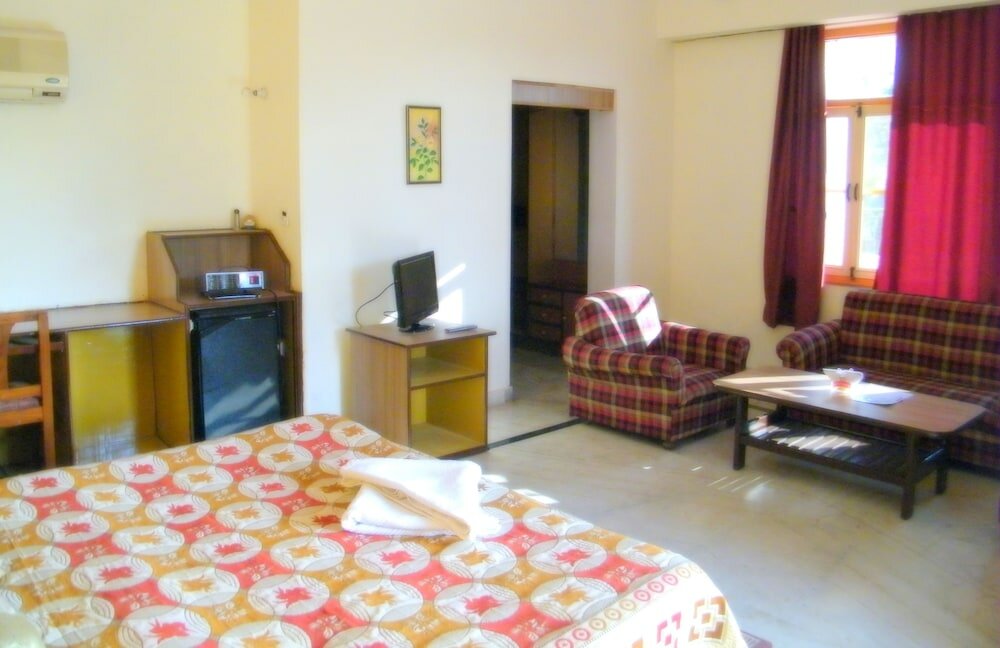 Фото The New Swaraj Resort