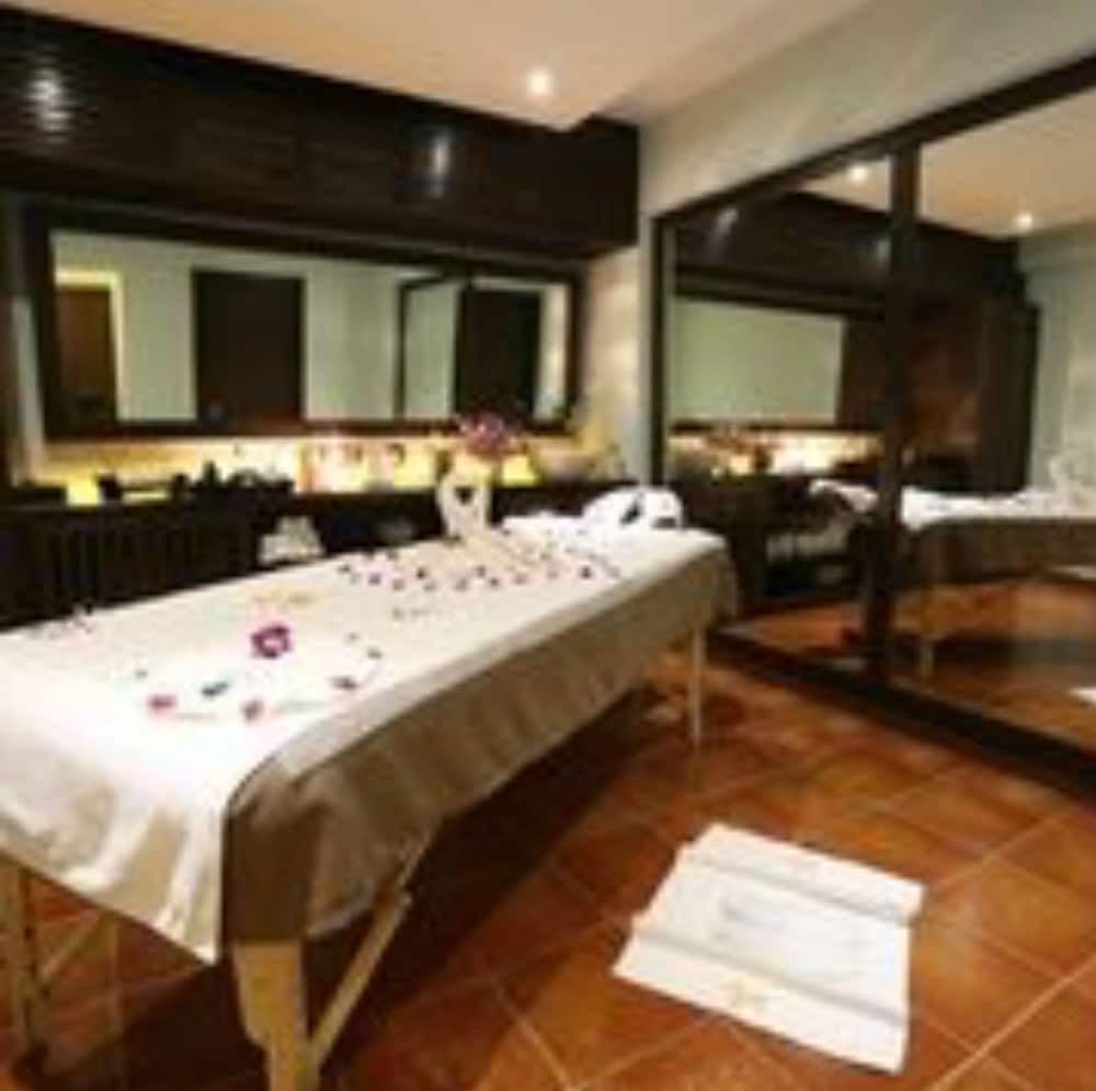 Фото Deltin Suites