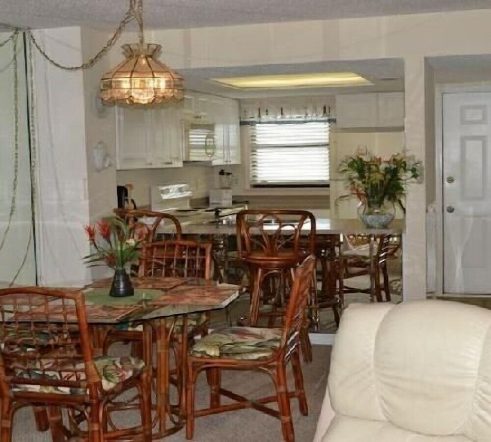 Фото Sunswept Condominiums